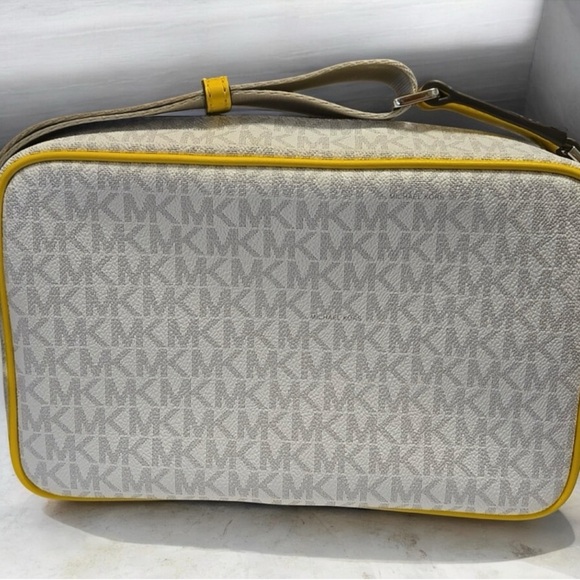 Michael Kors Gray and Yellow Messenger Bag With Matching Card Holder - Picture 6 of 9